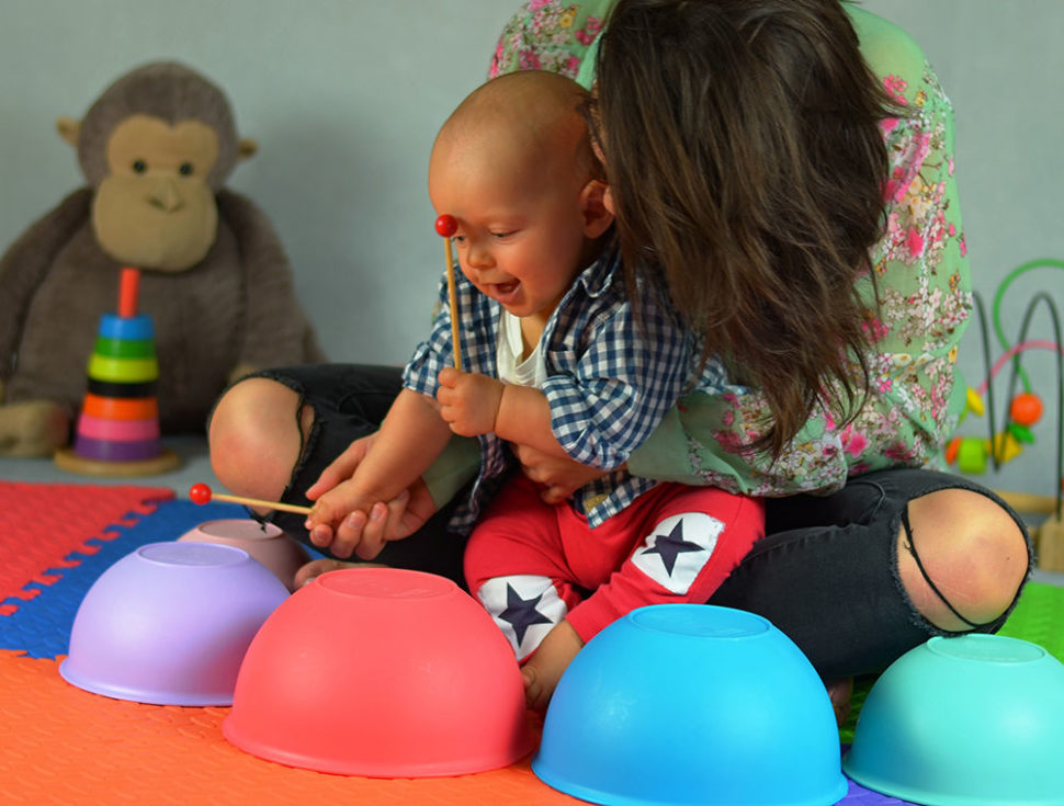 Mámou hravě: 99 nápadů, jak si hrát s miminkem